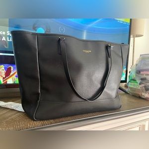 BIG COACH TOTE! Excellent used condition.